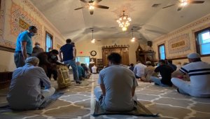 ABD'deki Müslümanlar, bayram namazlarını Kovid-19 önlemleri altında kıldı