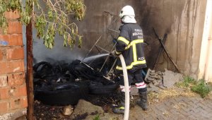 Afyonkarahisar'da çıkan yangında mahsur kalan kedi yavrularını itfaiye kurtardı