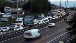 Anadolu Otoyolu'nun Kocaeli kesiminde trafik yoğunluğu başladı