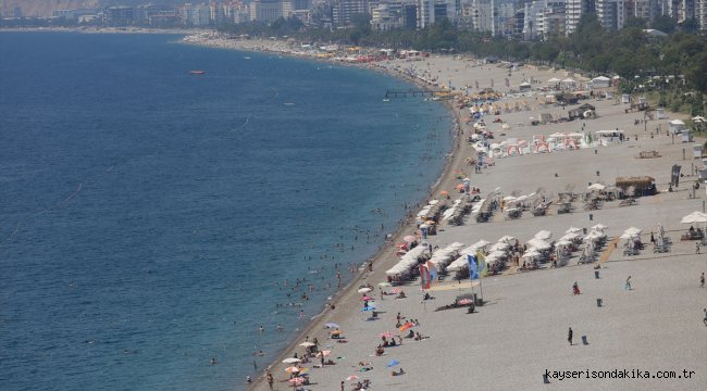 Antalya ve Muğla'da sahillerde yoğunluk yaşanıyor