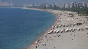 Antalya ve Muğla'da sahillerde yoğunluk yaşanıyor