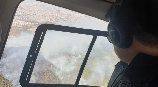 Bakan Bekir Pakdemirli, İzmir'deki orman yangınını havadan inceledi
