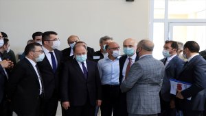 Bakan Karaismailoğlu, Palandöken Lojistik Merkezi'nde incelemelerde bulundu