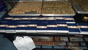 Baklavaların arasında sahte pasaport ele geçirildi