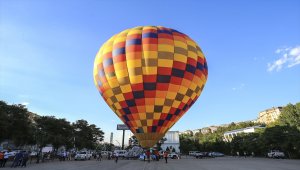 Başkentte sıcak hava balonuyla bayram coşkusu