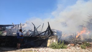 Düzce'de çıkan yangında bir ev ile iki samanlık zarar gördü 