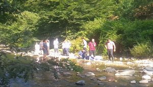 Düzce'de tarım aracı dere yatağına devrildi: 3 yaralı