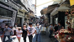 Eminönü'nde Kurban Bayramı arifesinde alışveriş hareketliliği