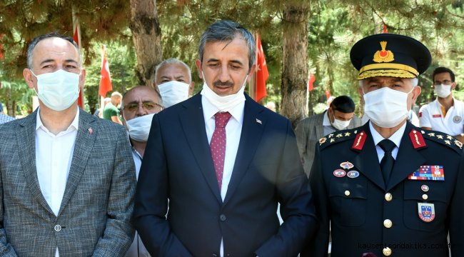 Jandarma Genel Komutanı Orgeneral Çetin, Kırıkkale'de şehitliği ziyaret etti