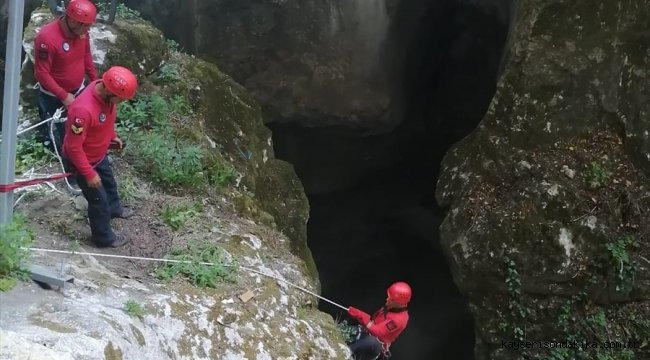 Jandarmadan Kastamonu'daki kanyonda "cüzdan kurtarma" operasyonu
