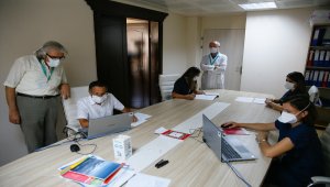 "Koronavirüs dedektifleri" bayramı görevlerinin başında geçiriyor