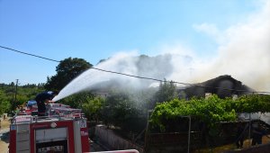 Manisa'da babasının evinde çıkan yangın oğlunun evini de kullanılamaz hale getirdi