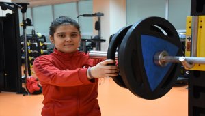 Milli halterci Ayşegül Çakın'ın gözü olimpiyatta