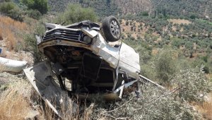 Muğla'da kamyonet şarampole devrildi: 5 yaralı
