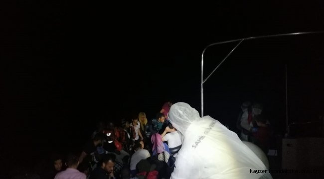 Muğla'da Türk kara sularına itilen 43 sığınmacı kurtarıldı