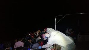 Muğla'da Türk kara sularına itilen 43 sığınmacı kurtarıldı