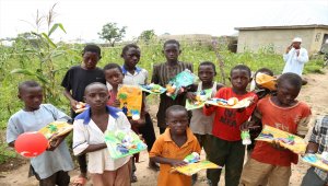 Nijeryalı çocukların bayramlıkları Türkiye'den