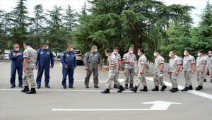 Ortak tatbikata katılan Türk ve Azerbaycan askerlerinden bayram kutlaması