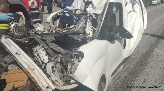 Samsun'da tırın çarptığı kamyonetteki 1 kişi öldü, 1 kişi yaralandı