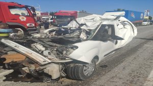 Samsun'da tırın çarptığı kamyonetteki 1 kişi öldü, 1 kişi yaralandı