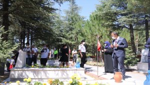 Şehitliklerde bayram yoğunluğu