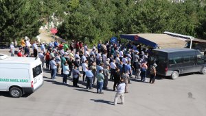 Sivas'ta öldürülen aynı aileden 4 kişinin cenazeleri toprağa verildi 