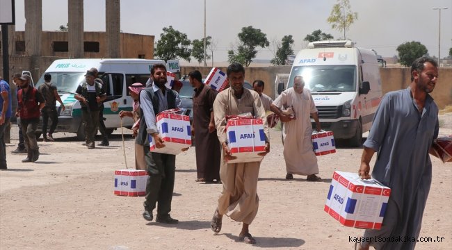 Tel Abyad'da ihtiyaç sahiplerine insani yardım dağıtıldı