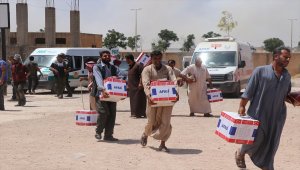 Tel Abyad'da ihtiyaç sahiplerine insani yardım dağıtıldı