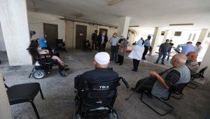 TİKA, özel ihtiyaç sahibi Filistinlilere akülü tekerlekli sandalye dağıtımı yaptı
