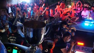 Trabzonspor kafilesi kente geldi