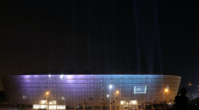 Yeni Adana Şehir Stadyumu, Adana Demirspor'a destek için ışıklandırıldı