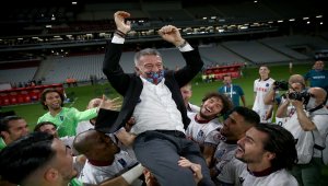 Ziraat Türkiye Kupası finalinde Aytemiz Alanyaspor'u yenen Trabzonspor, kupasını aldı