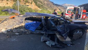 Adana'da otomobil ile kamyonetin çarpışması sonucu 4 kişi öldü
