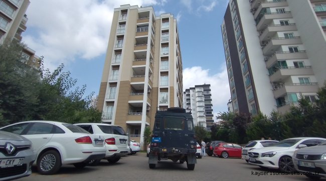 Adana'da özel harekat polisi evinde ölü bulundu