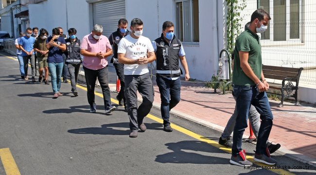 Adana merkezli FETÖ operasyonunda yakalanan 9 zanlıdan 2'si tutuklandı