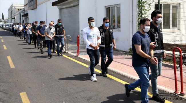 Adana merkezli FETÖ/PDY operasyonunda yakalanan 17 zanlıdan 3'ü tutuklandı