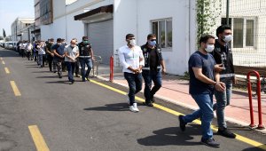 Adana merkezli FETÖ/PDY operasyonunda yakalanan 17 zanlıdan 3'ü tutuklandı