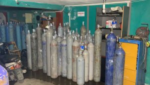 Adıyaman'da oksijen tüpü dolumu yapılan iş yerinde çıkan yangın söndürüldü