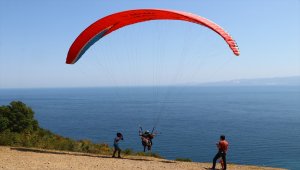 Adrenalin tutkunları Uçmakdere'de gökyüzüne dokunuyor