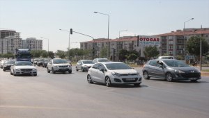 Afyonkarahisar'da bayram tatili dönüşü araç yoğunluğu yaşanıyor
