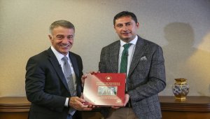 Ahmet Ağaoğlu: "Fenerbahçe'nin açıklamasına göre 'İsviçre Federal Mahkemesinden 17 bin frank tazminat'. Tazminat değil ki bu, mahkeme masrafı."