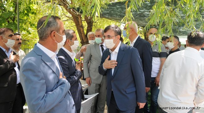 AK Parti Genel Başkan Yardımcısı Cevdet Yılmaz, Bingöl'de partililerle bayramlaştı: 