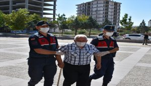 Aksaray'da 77 yaşındaki kişi tartıştığı eşini tabancayla yaraladı