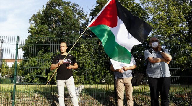 Almanya'da bir grup Filistinli, BAE-İsrail normalleşme anlaşmasını protesto etti 