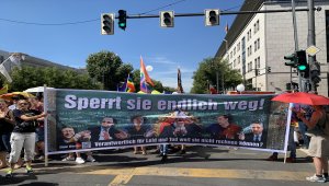 Almanya'da Kovid-19 kısıtlamaları protesto edildi 