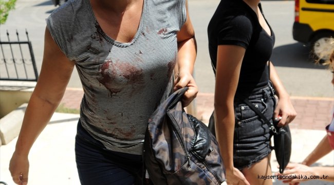 Antalya'da bıçaklı saldırıya uğrayan kadın yaralandı
