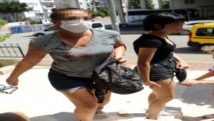 Antalya'da bıçaklı saldırıya uğrayan kadın yaralandı
