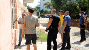 Antalya'da evini yakan ve kendisine zarar veren kişi hastaneye kaldırıldı
