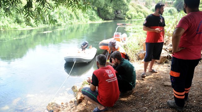 Antalya'da kanalda kaybolan genci arama çalışmaları sırasında iki deniz polisi yaralandı