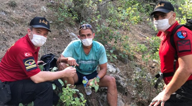 Antalya'da kayalıklarda mahsur kalan turist kurtarıldı 